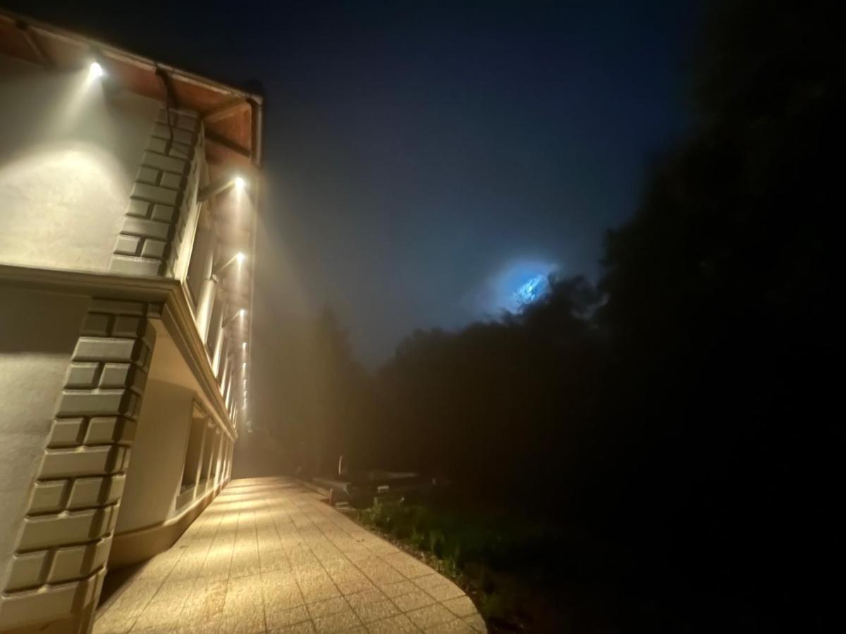 Hotel Galeria Pezinska Baba Bazin Kültér fotó