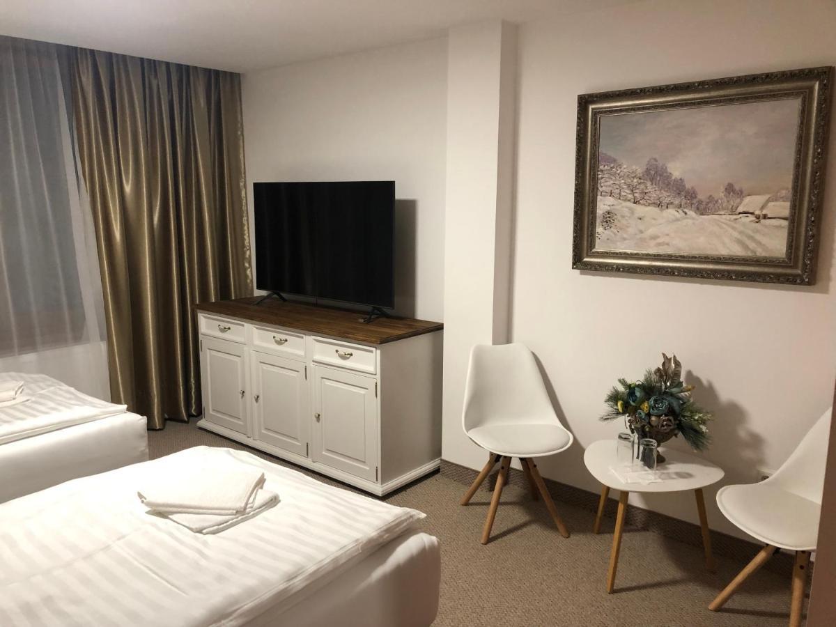 Hotel Galeria Pezinska Baba Bazin Kültér fotó