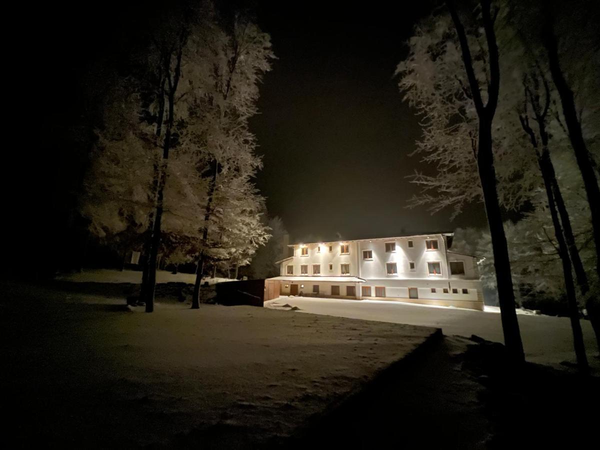 Hotel Galeria Pezinska Baba Bazin Kültér fotó