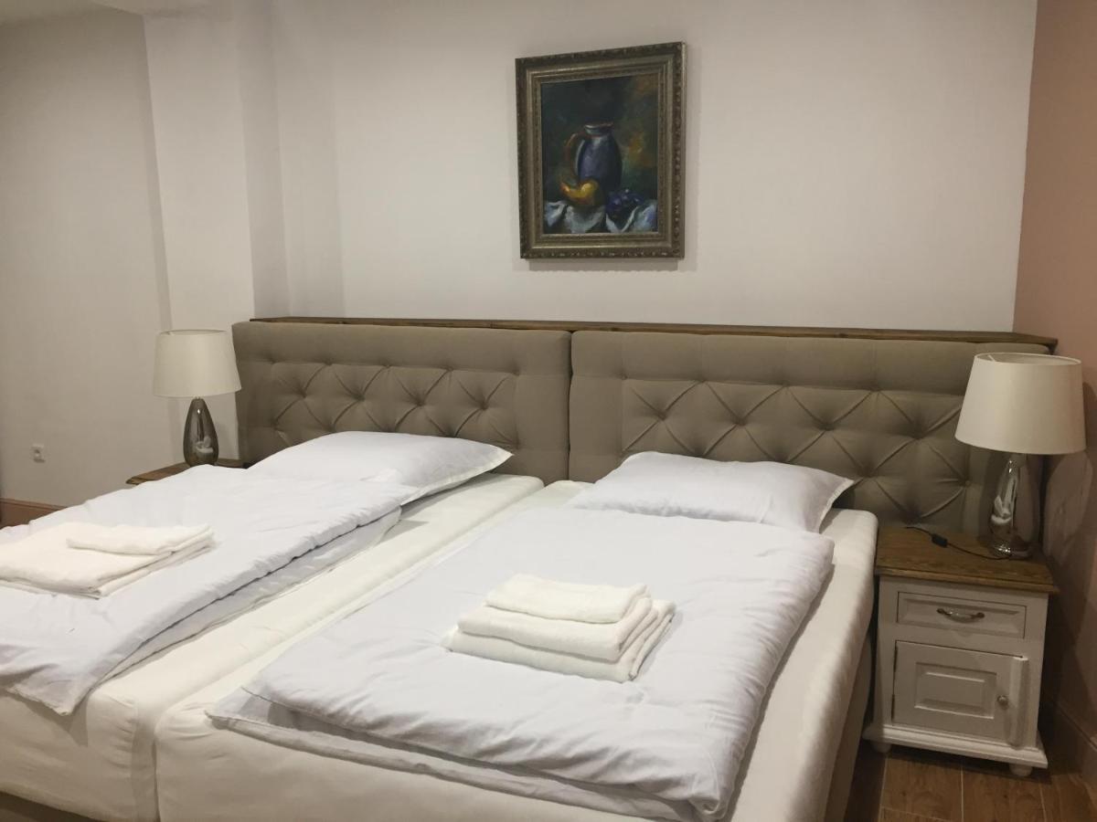 Hotel Galeria Pezinska Baba Bazin Kültér fotó