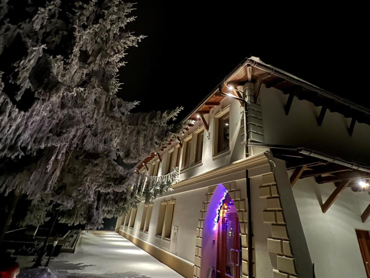 Hotel Galeria Pezinska Baba Bazin Kültér fotó