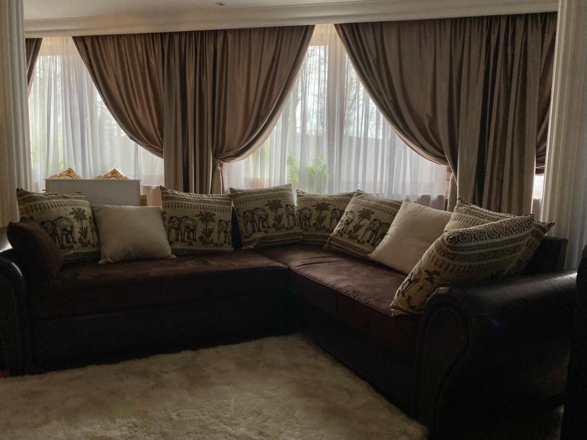 Hotel Galeria Pezinska Baba Bazin Kültér fotó